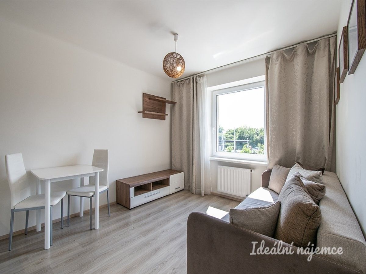 Pronájem byt 2+kk - Na obrátce, Praha, 30 m²