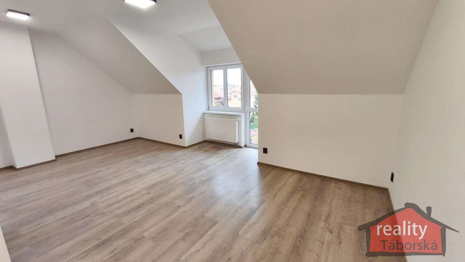 1+kk, Nupacká, Nupaky, 38 m²