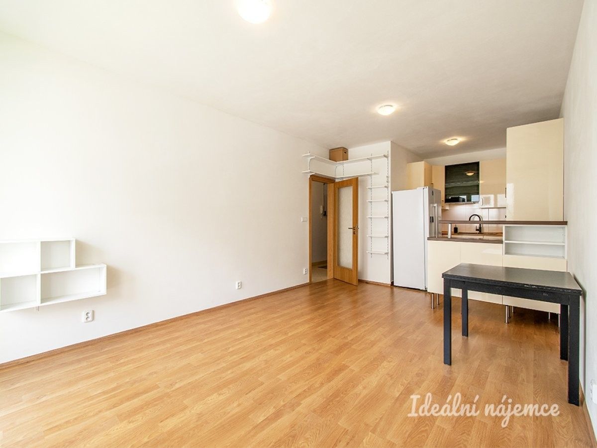 2+kk, Modenská, Praha, 56 m²