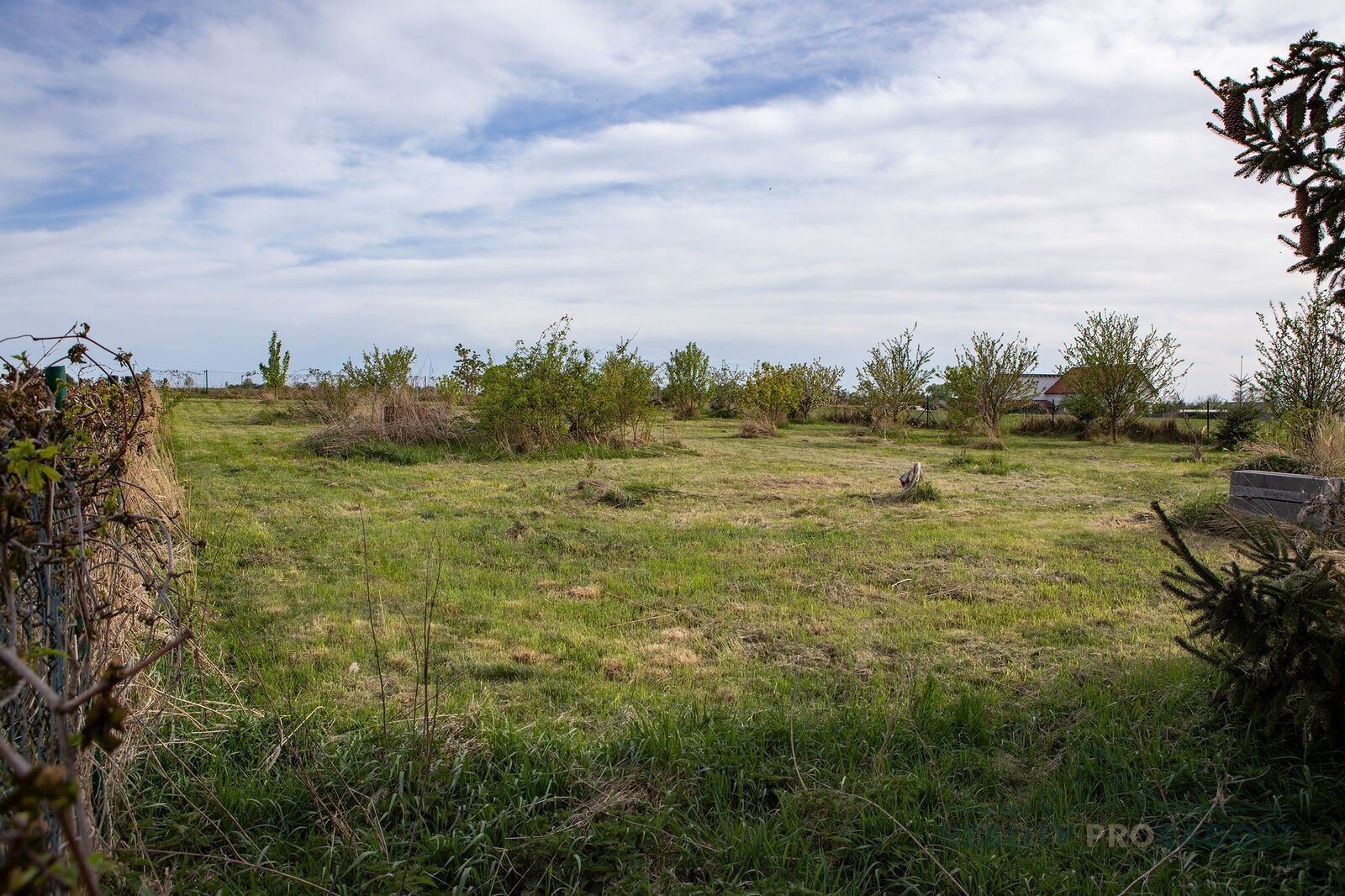 Prodej pozemek pro bydlení - Dolní Břežany, 1 766 m²