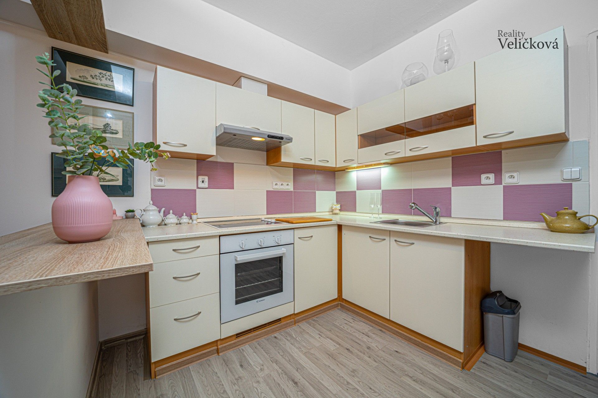 Prodej byt 1+kk - Brožíkova, Hradec Králové, 33 m²