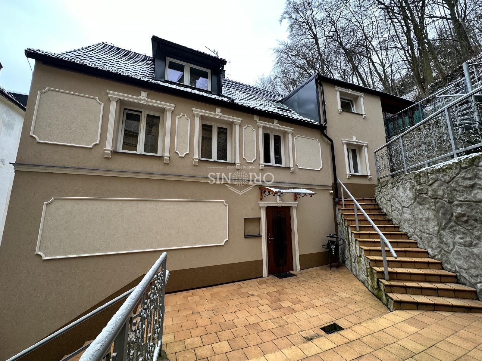 Prodej vila - Zámecký vrch, Karlovy Vary, 400 m²