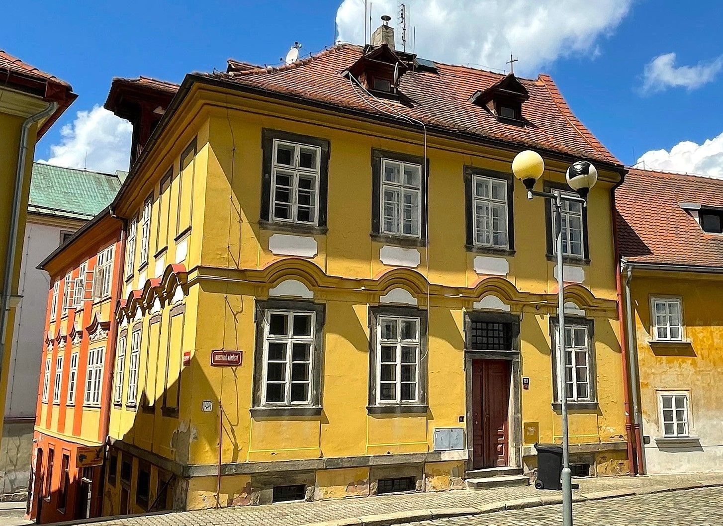 Ostatní, Kostelní náměstí, Cheb, 250 m²