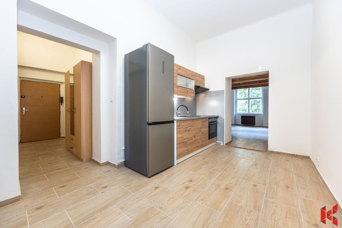 2+kk, Lucemburská, Praha, 42 m²