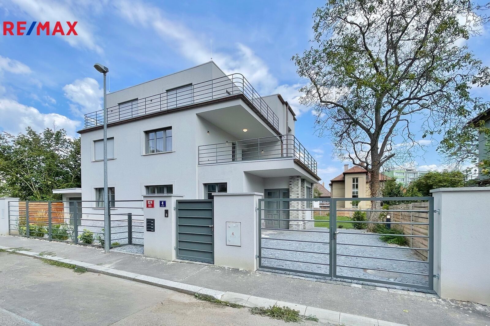 Pronájem byt 2+kk - Na brázdě, Praha, 54 m²