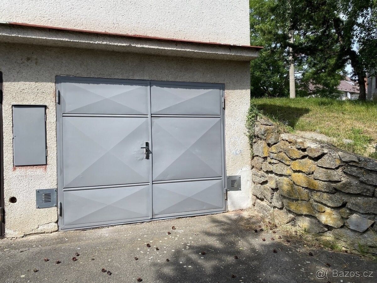 Garáže, Třebíč, 674 01