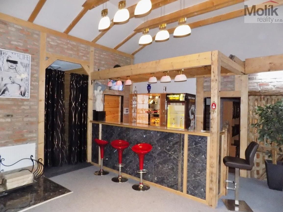 Ubytovací zařízení, Lobendava, 325 m²