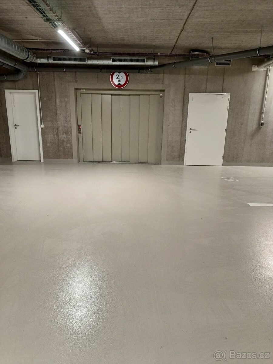 Garáže, Praha, 140 00