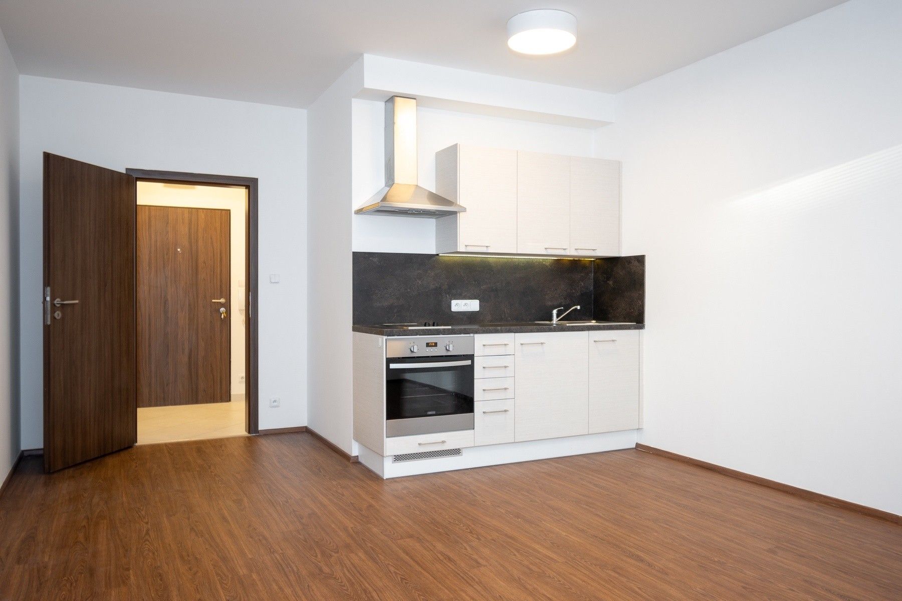 1+kk, Makedonská, Praha, 32 m²