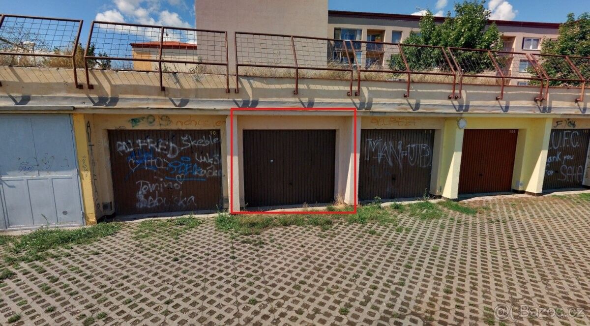 Garáže, Uherské Hradiště, 686 05